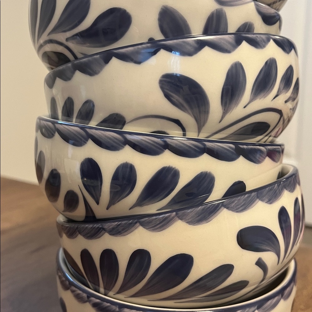 Like new. Pottery Barn set of 6 Puebla porcelain cereal bowls - Picture 2 of 7